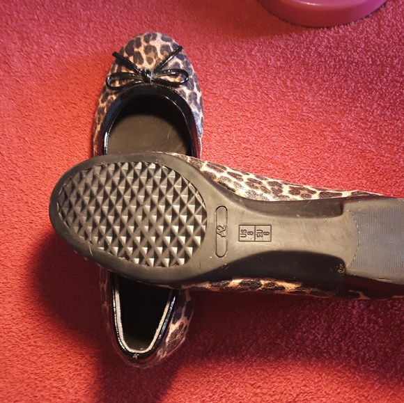 LEOPARD SLIP ON SHOES W/BOW SIZE 8 - Picture 4 of 4
